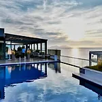 Splendid Sea View, Great Location!