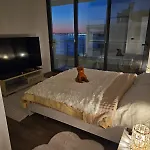 Splendid Sea View, Great Location! 公寓