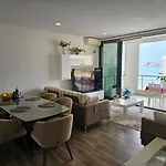 Splendid Sea View, Great Location! アパート *