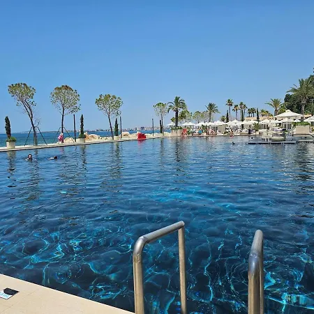Splendid Sea View, Great Location!