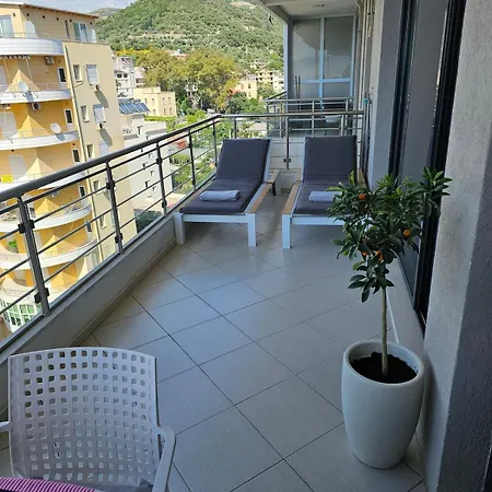 Splendid Sea View, Great Location!