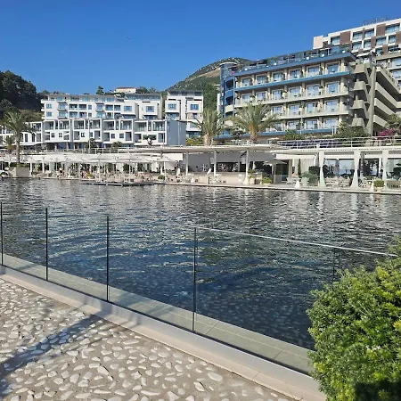 Splendid Sea View, Great Location! *