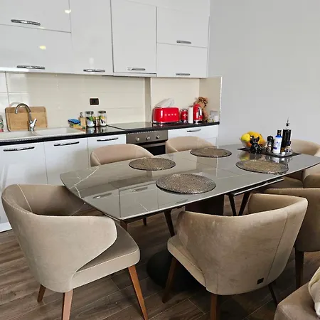 Splendid Sea View, Great Location! דירה