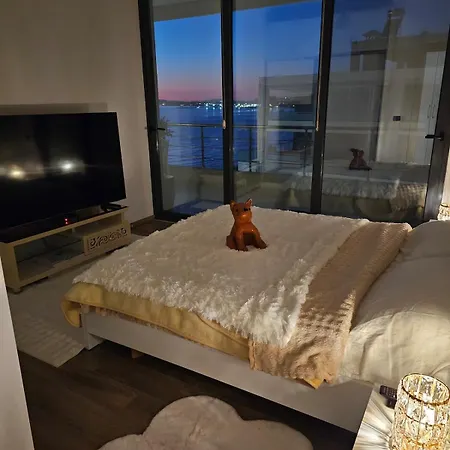 Splendid Sea View, Great Location! דירה