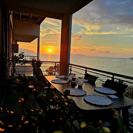 Apartment Splendid Sea View, Great Location!