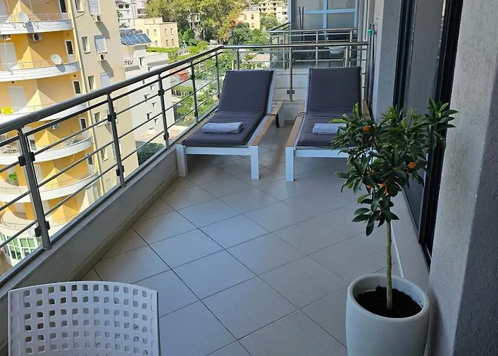 Splendid Sea View, Great Location!