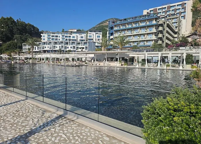 Splendid Sea View, Great Location! *