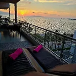 Splendid Sea View, Great Location!